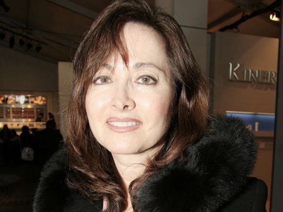 Điều ít biết về nữ trợ lý 28 tuổi xinh đẹp và đầy quyền lực của Tổng thống Trump, được trả lương hơn 3 tỷ đồng mỗi năm-1