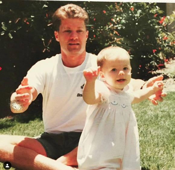 Điều ít biết về nữ trợ lý 28 tuổi xinh đẹp và đầy quyền lực của Tổng thống Trump, được trả lương hơn 3 tỷ đồng mỗi năm-5