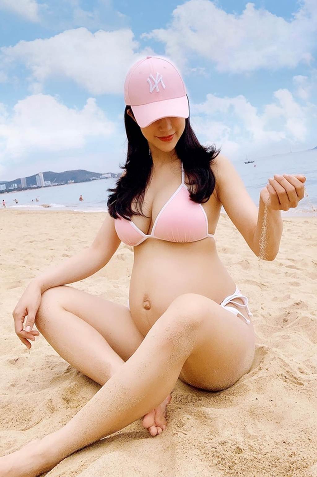 3 mỹ nhân bầu vượt mặt vẫn hở bạo với bikini: Diệp Lâm Anh nóng bỏng nhất?-2