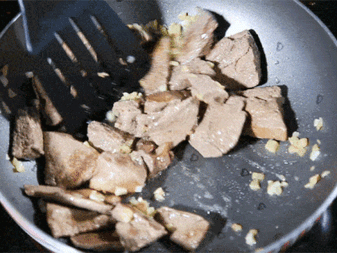 Làm sạch gan lợn, người dùng muối hoặc dầu mè, còn đây mới là cách làm của đầu bếp-4