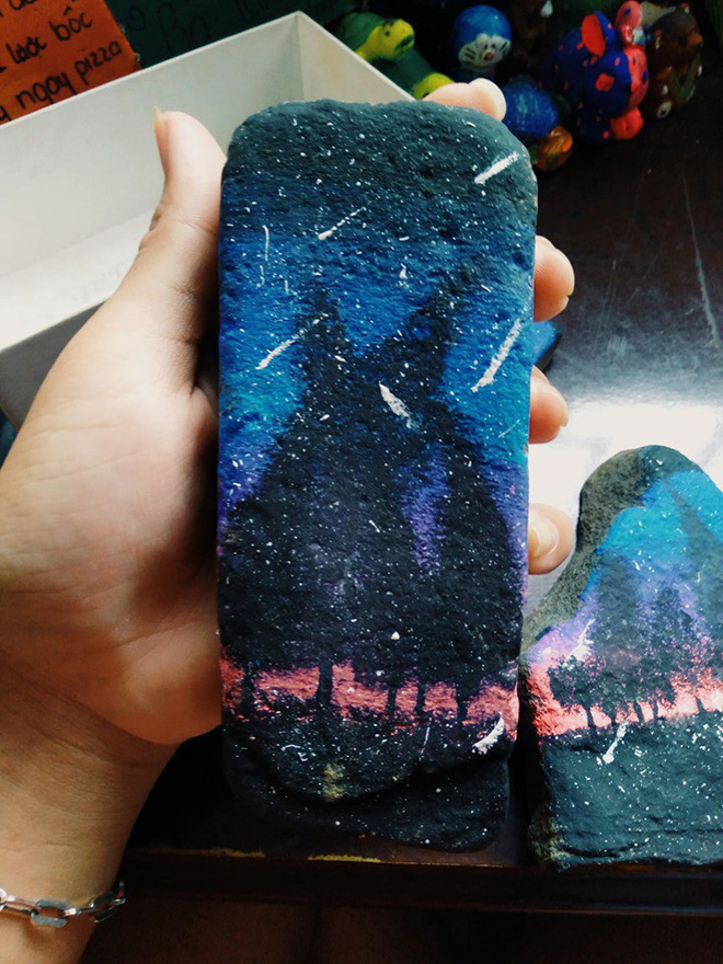 Cô em gái trốn tiệt trong phòng không cho ai vào, chị gái quyết định xông vào và phát hiện ra một thế giới tuyệt tác đầy bất ngờ-4