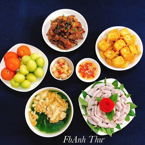 Mẹ đảm khoe những bữa cơm hàng ngày đầy ắp món như có khách cho nhà 4 người-2