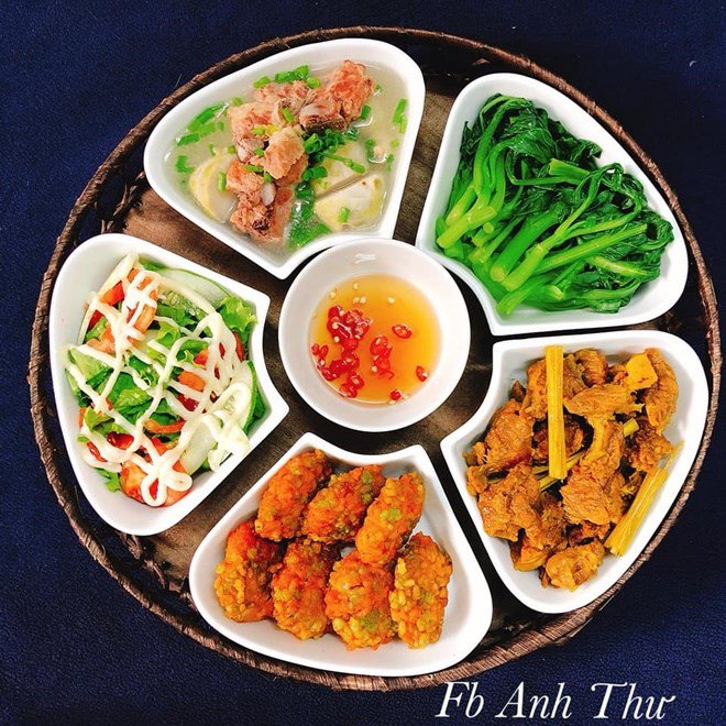 Mẹ đảm khoe những bữa cơm hàng ngày đầy ắp món như có khách cho nhà 4 người-5