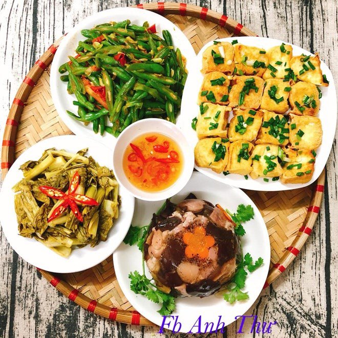 Mẹ đảm khoe những bữa cơm hàng ngày đầy ắp món như có khách cho nhà 4 người-7