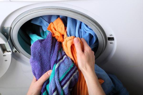 Những sai lầm sử dụng máy giặt gây tốn điện, hỏng quần áo-3