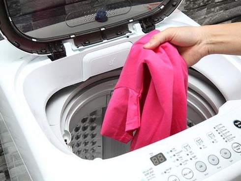 Thả thứ này vào máy giặt, ruột gối ố vàng đến mấy cũng trắng phau như mới lại thơm tho chỉ sau 30 phút-4