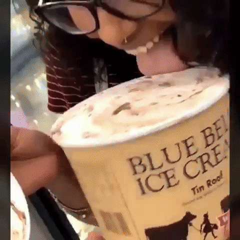 Cô gái ngang nhiên mở hộp kem, nếm thử rồi trả lại chỗ cũ gây phẫn nộ, chị em cần cẩn trọng khi mua hàng tại siêu thị-1