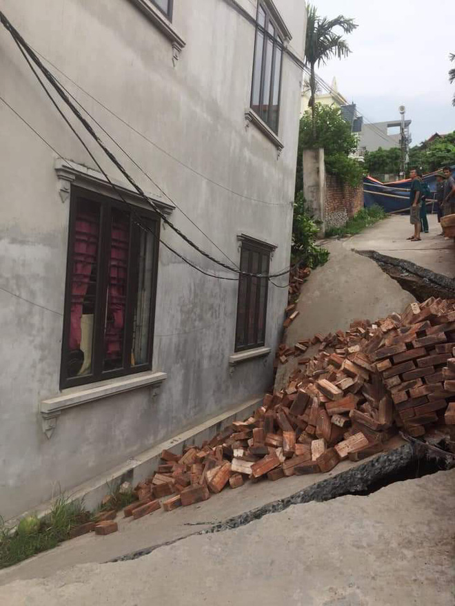 Hà Nội: Bí ẩn căn nhà 2 tầng khang trang xây gần 1 tỷ bị lún sâu 4 mét-2