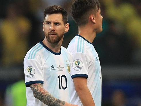 Cộng đồng mạng bất bình, phẫn nộ khi chứng kiến Messi phải nhận chiếc thẻ đỏ gây tranh cãi-8