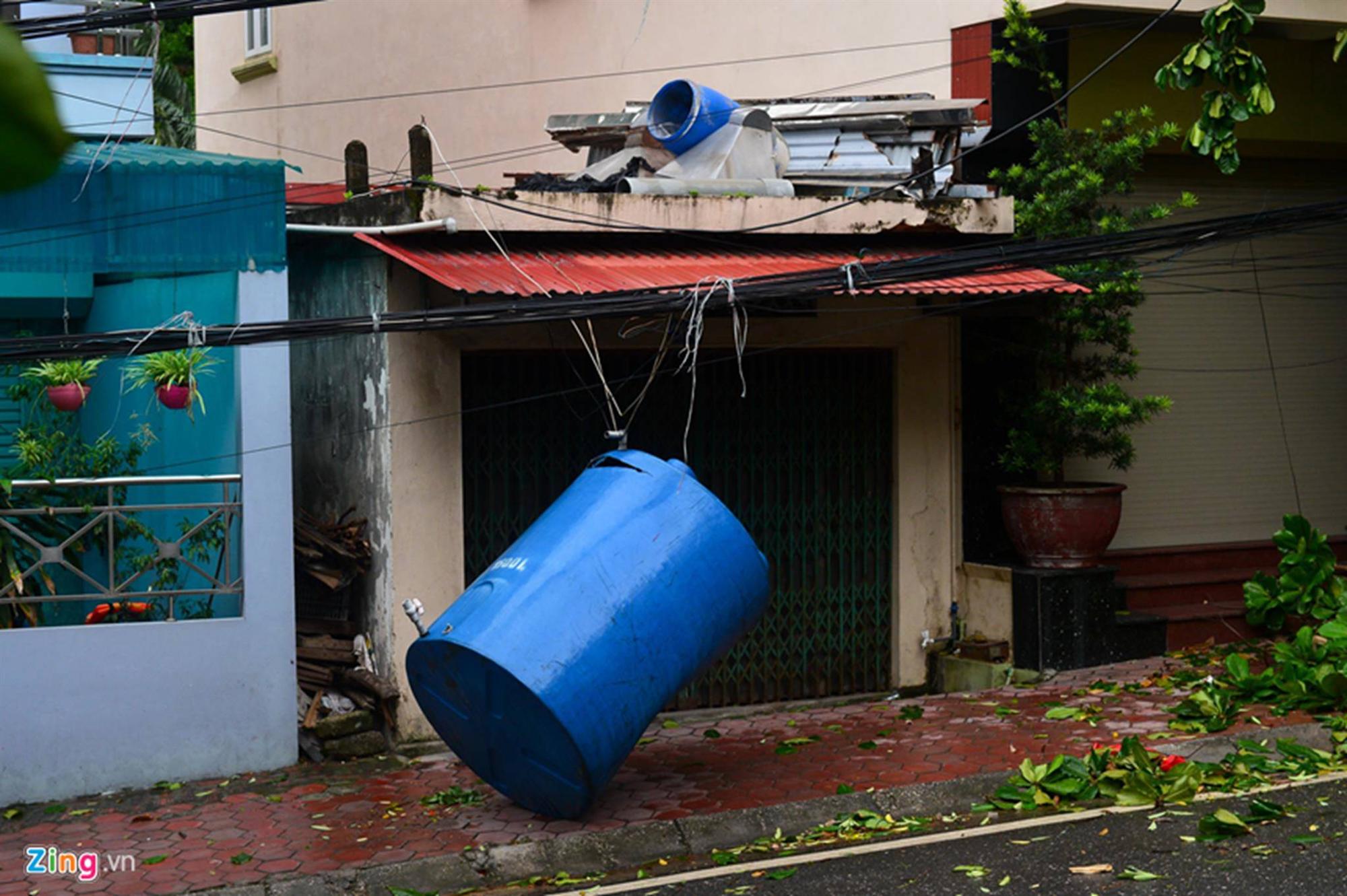 Cảnh ngổn ngang sau bão số 2 trên đảo Cát Bà-10