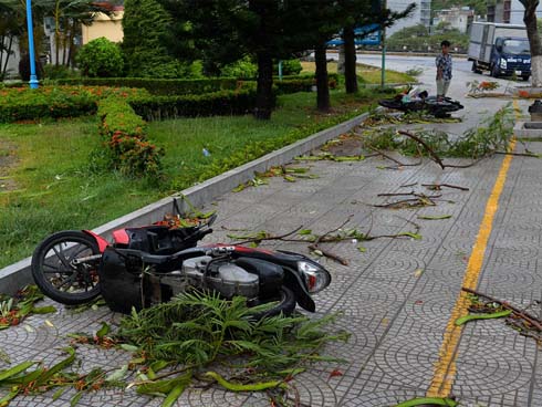 Bão số 2 giật cấp 11 đã đổ bộ vào đất liền, 2 người chết do sạt lở ở Thanh Hóa-3