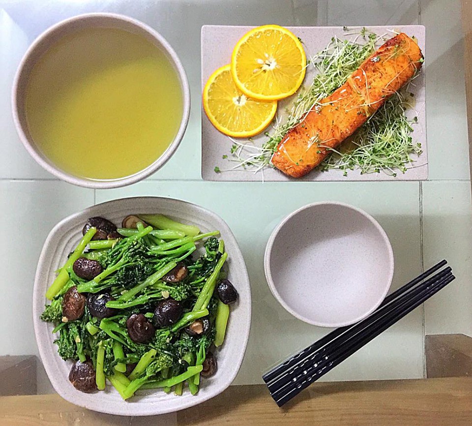 9x Hà Nội khiến MXH phát sốt vì 30 mâm cơm đẹp xuất sắc, chỉn chu đến từng cọng rau miếng thịt-3