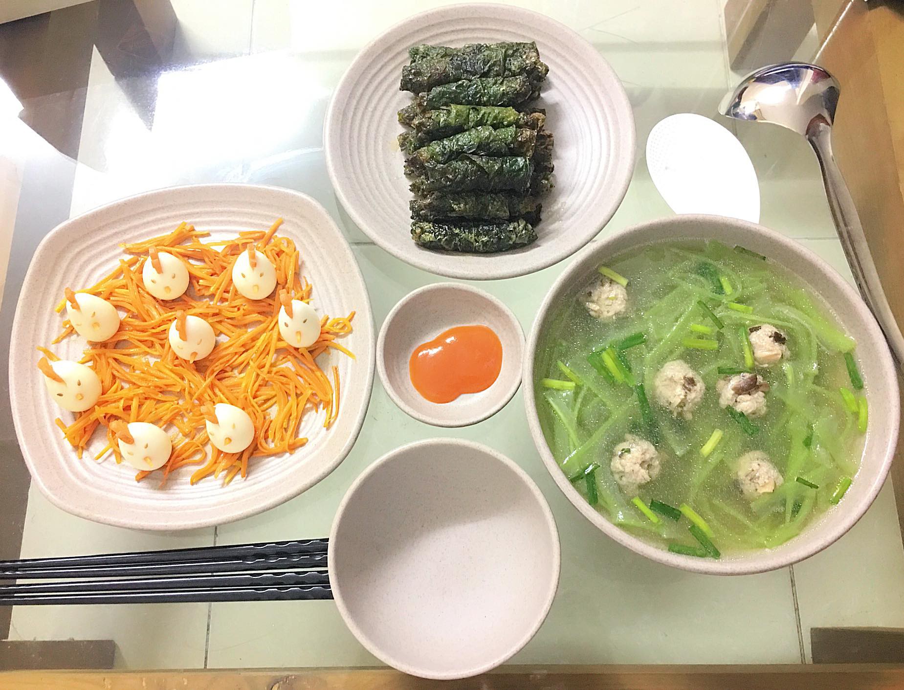 9x Hà Nội khiến MXH phát sốt vì 30 mâm cơm đẹp xuất sắc, chỉn chu đến từng cọng rau miếng thịt-12