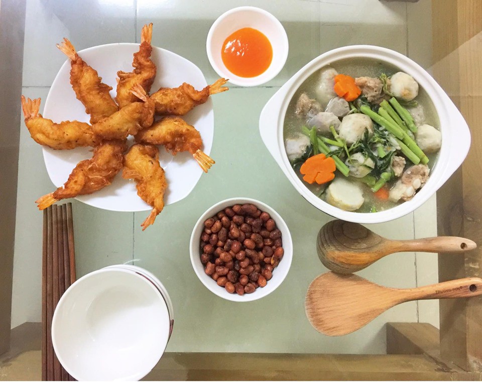 9x Hà Nội khiến MXH phát sốt vì 30 mâm cơm đẹp xuất sắc, chỉn chu đến từng cọng rau miếng thịt-18