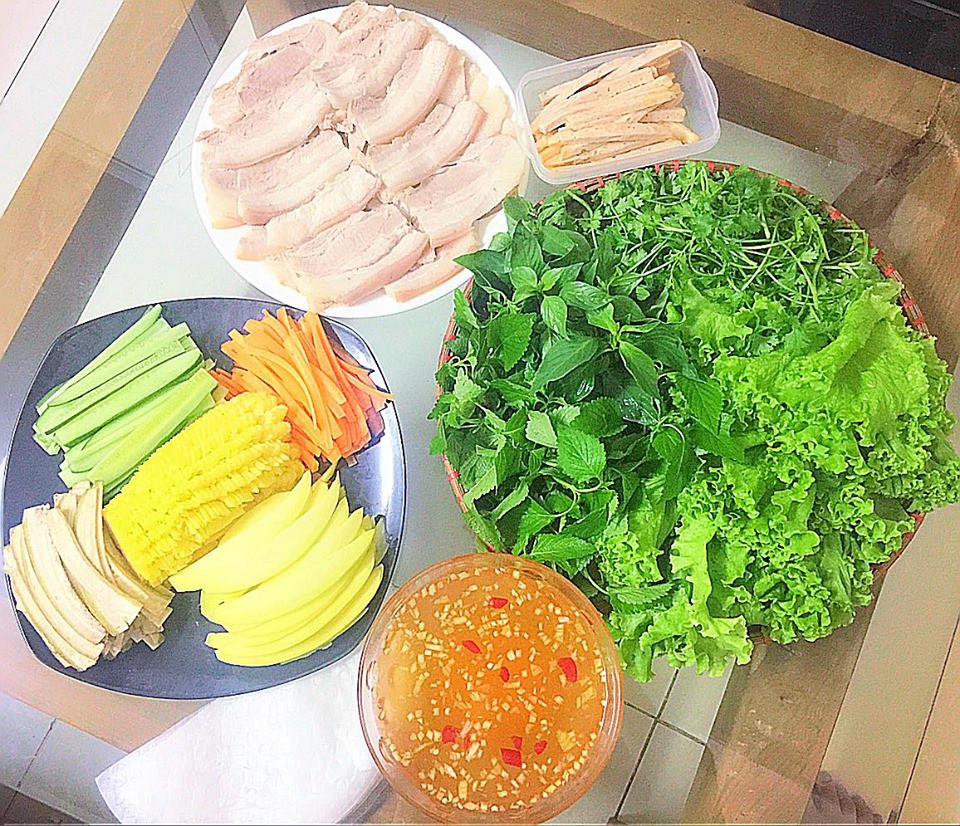 9x Hà Nội khiến MXH phát sốt vì 30 mâm cơm đẹp xuất sắc, chỉn chu đến từng cọng rau miếng thịt-20