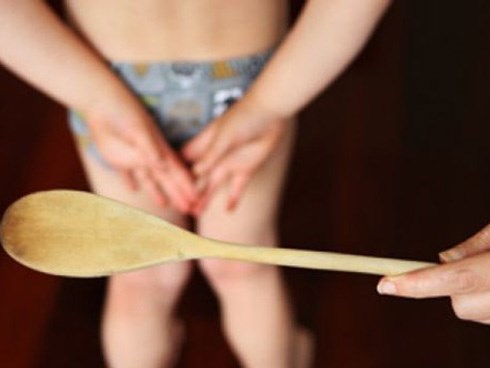 Đừng tưởng đánh trẻ mà dễ: Con gái 9 tuổi ngây ngô