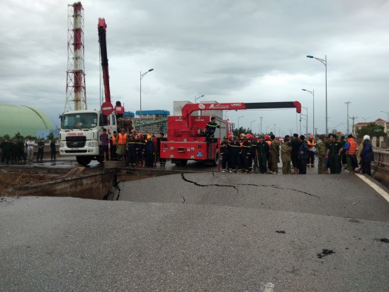 Bão số 2 giật cấp 11 đã đổ bộ vào đất liền, 2 người chết do sạt lở ở Thanh Hóa-2