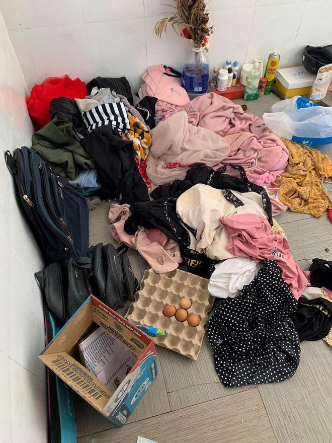 Căn phòng của một hot girl bẩn đến mức khiến bạn sang chơi hoảng sợ-1