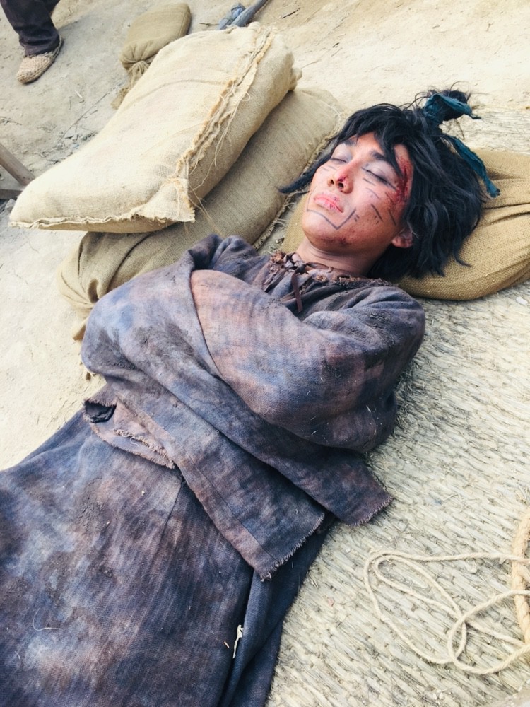 Diễn viên người Việt đóng trong bom tấn Asadal tiết lộ chi tiết đặc biệt về Song Joong Ki và tin đồn ngoại tình với bạn diễn trên phim trường-6