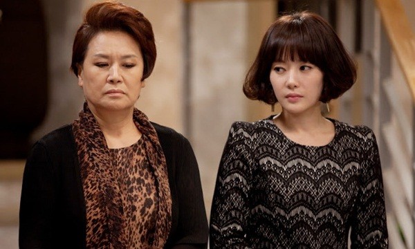 Con dâu từ nhà ngoại về, mẹ chồng dè bỉu nhà thông gia nghèo không chăm tốt, con dâu chỉ ứng phó bằng 1 câu đã khiến bà tái mặt-1