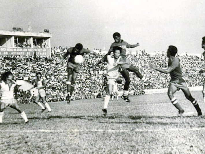 Tượng đài bóng đá Việt: Đôi giày đinh tự chế đâm ngược thủng chân, chảy bê bết máu-5