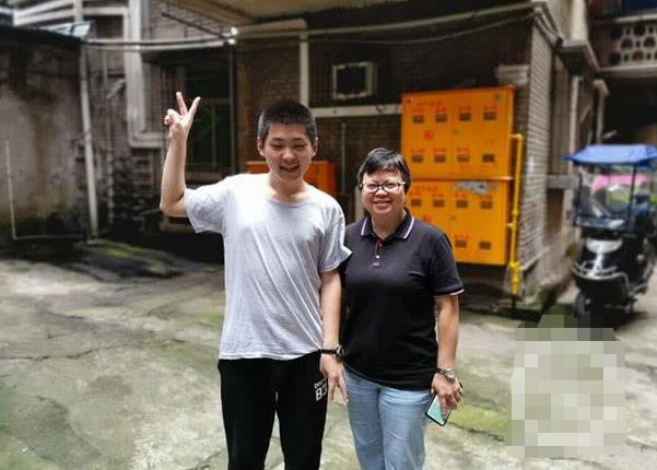 Cuộc đời đáng thương của thần đồng 15 tuổi đạt 667/700 điểm Gaokao-3