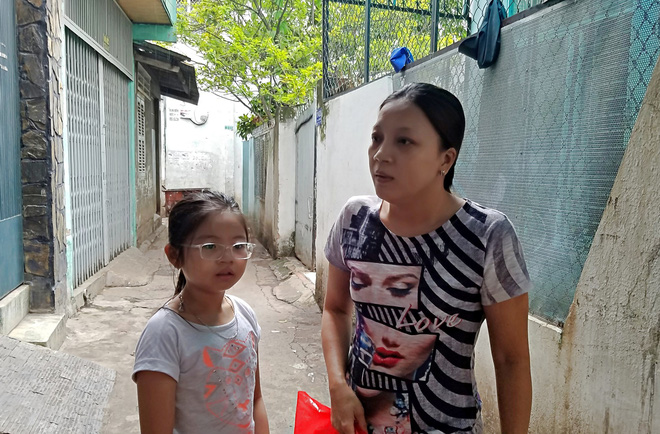 Khu phố nơi cả chục người cùng bị ngộ độc sau tiệc cưới ngày 30/6 bức xúc: Có đến 10 em bé ở xóm này phải nhập viện-6