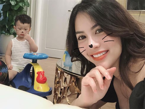 Giữa nghi vấn bị vợ cũ ám chỉ 
