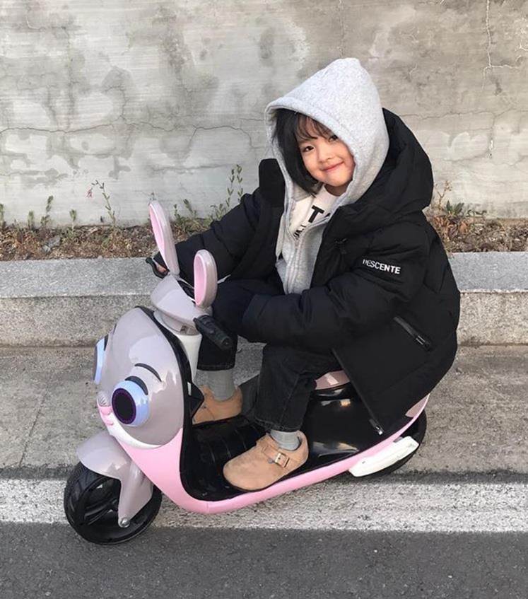 Hot kid Hàn có 1,7 triệu follow khoe mặc áo dài, đội nón lá ở Đà Nẵng-11