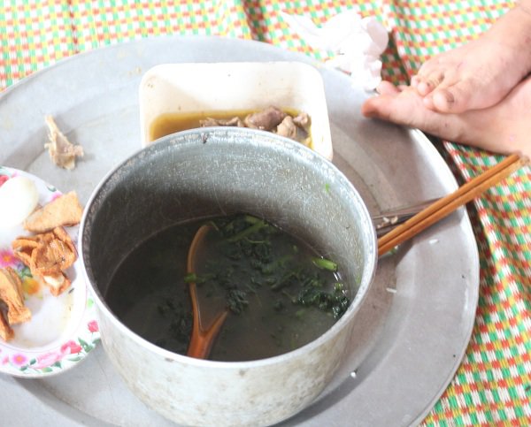 Bé gái bị bố đẻ xâm hại vừa sinh con và câu chuyện đắng ngắt bên mâm cơm bà đẻ-1