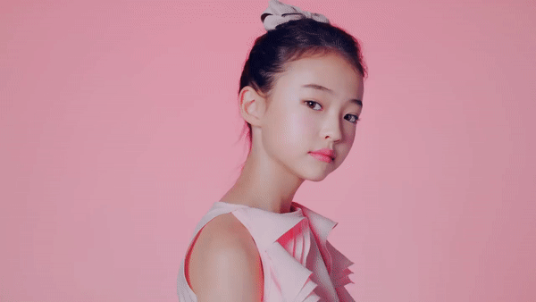 Góp mặt trong quảng cáo kem, bản sao nhí của Song Hye Kyo  gây phẫn nộ, bị chỉ trích hình ảnh gợi dục, cổ xúy ấu dâm-1