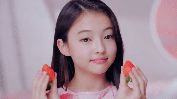 Góp mặt trong quảng cáo kem, bản sao nhí của Song Hye Kyo  gây phẫn nộ, bị chỉ trích hình ảnh gợi dục, cổ xúy ấu dâm-4