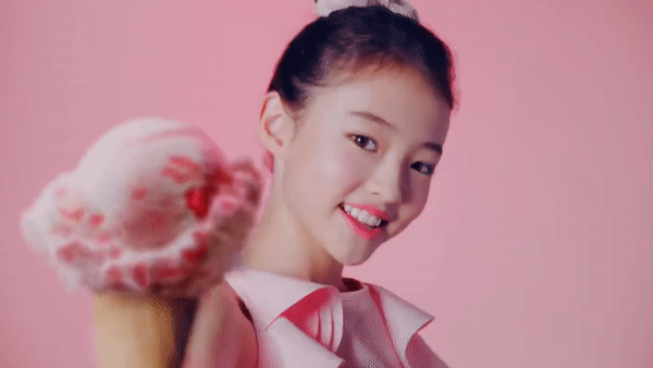 Góp mặt trong quảng cáo kem, bản sao nhí của Song Hye Kyo  gây phẫn nộ, bị chỉ trích hình ảnh gợi dục, cổ xúy ấu dâm-5