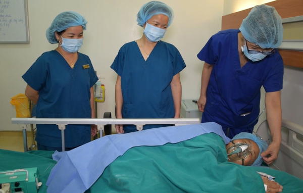 ‘Hồi sinh’ đôi chân cho cô bộ đội trong bức ảnh lịch sử 40 năm trước-2