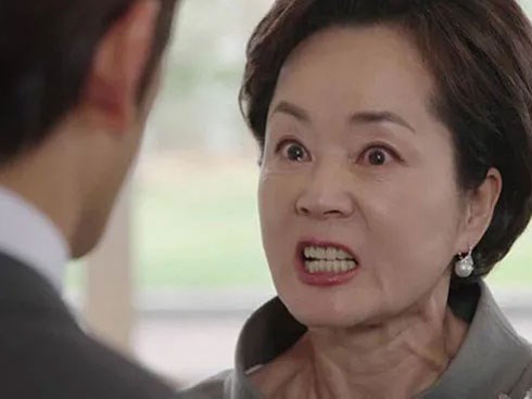 Suốt ngày bị mẹ trách vì lấy vợ xa nên giờ vất vả, chồng đáp một lời khiến tôi ngỡ ngàng còn bà nín thinh