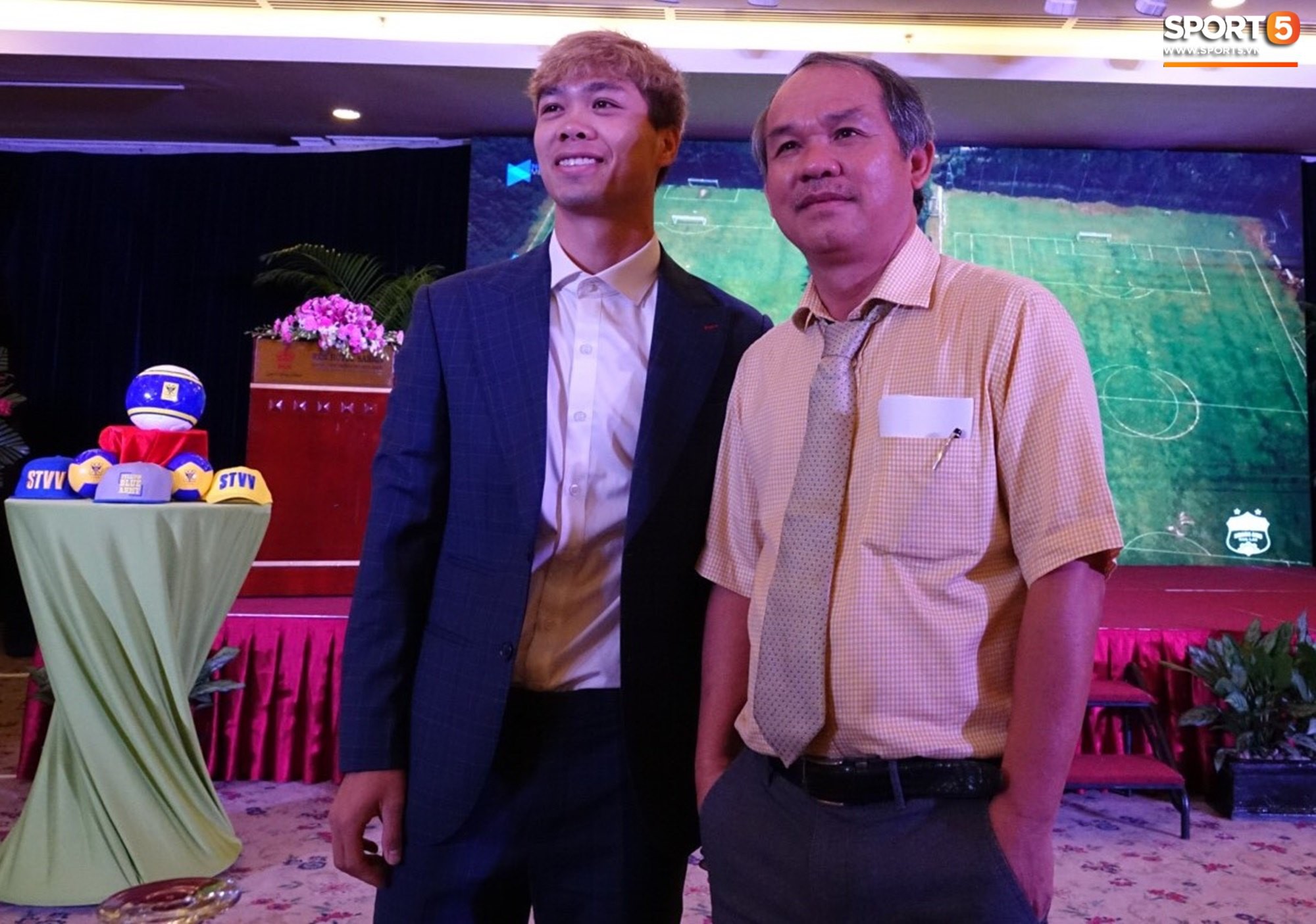 Ông chủ HAGL khẳng định lương Công Phượng một tháng ở nước ngoài bằng cả năm thi đấu trong nước-1