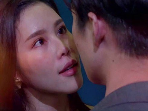 Bao nhiêu năm muộn con, chồng chạy vội theo 