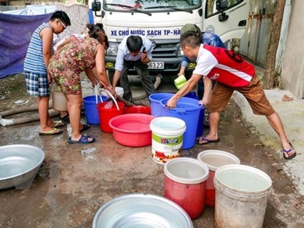 Hà Nội: Nguy cơ ngừng cấp nước sạch từ chiều 5/7 khiến người dân hoang mang