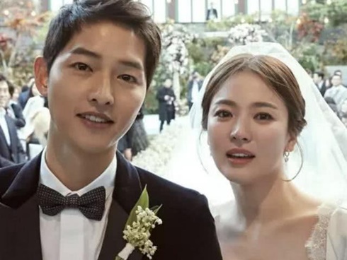 Loạt ảnh chụp vội của Song Hye Kyo gây sốt giữa bão ly hôn: Đúng là nhan sắc, thần thái bất chấp tất cả!-12