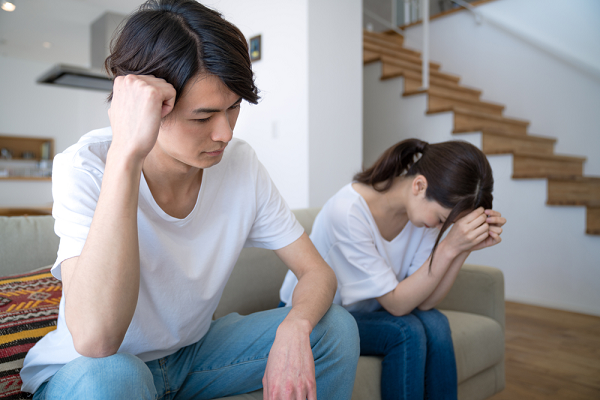 Thắt lòng nghe mẹ đẻ thì thào qua điện thoại: Con ơi, bảo chồng con thư thư vài hôm nhé. Đợi bố mẹ bán gà rồi mẹ mang tiền trả cho-1