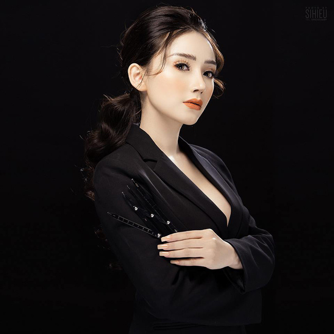 Đây chính là cô gái gợi cảm nhất nhì dàn WAGs Việt-20