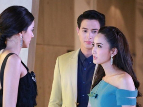 Chồng làm cỗ tưng bừng mừng bồ đẻ con, vợ đến tặng quà khiến cả nhà choáng váng