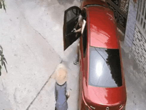 Cụ bà 70 tuổi vừa ôm đàn vừa hát, nổi tiếng khắp mạng xã hội hôm qua và câu chuyện truyền cảm hứng đằng sau-9