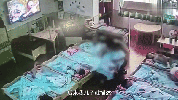 Rùng mình đoạn clip thầy giáo trường mẫu giáo sờ soạng khắp người bé trai, ẵm đứa trẻ vào góc khuất suốt hơn 20 phút-1