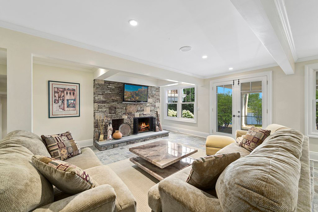 Có gì trong biệt thự của con trai tổng thống Mỹ đình đám trên các mặt báo-10