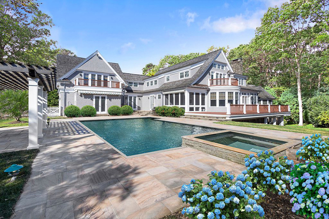 Có gì trong biệt thự của con trai tổng thống Mỹ đình đám trên các mặt báo-17