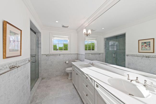 Có gì trong biệt thự của con trai tổng thống Mỹ đình đám trên các mặt báo-13