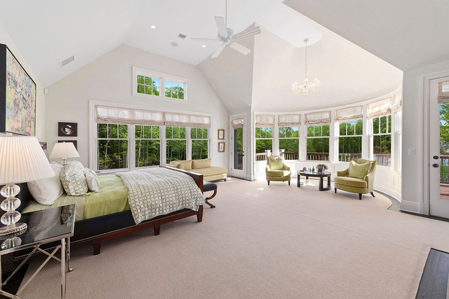 Có gì trong biệt thự của con trai tổng thống Mỹ đình đám trên các mặt báo-14