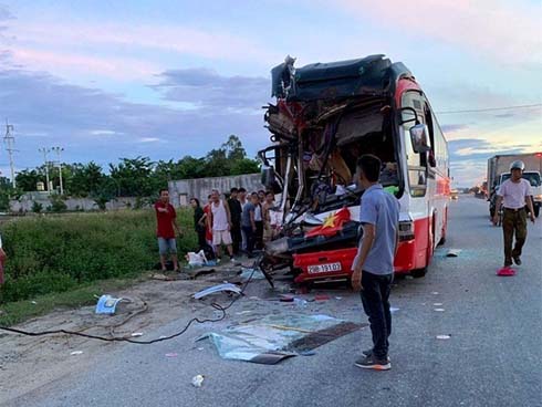 Ô tô đâm nữ lao công rồi bỏ chạy, xuất hiện dòng chữ biển số xe ở hiện trường-3