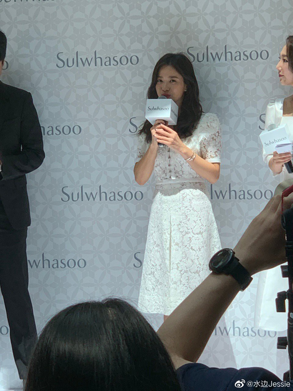 HOT: Song Hye Kyo lần đầu lộ diện sau vụ ly hôn ngàn tỷ, nhan sắc cực phẩm nhưng lại tiều tụy đến xót xa-2